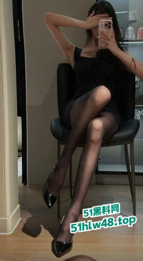 极品巨乳御姐【翁雨澄】最新视图露出，母狗的灵魂被金主捆绑各种SM虐待。-1