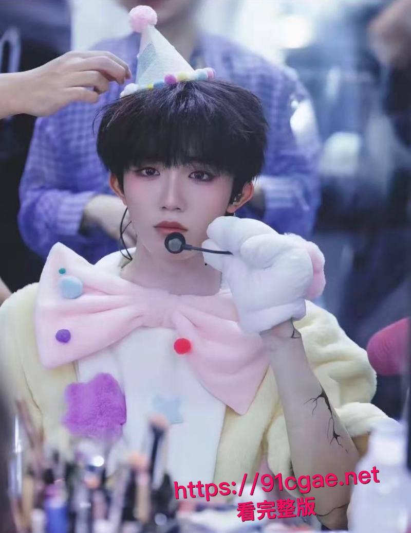 时代峰峻男团成员苏新皓人设塌房 被北京炮友实锤曝光 称其骗财骗色致其怀孕 私下为圈钱竟还给富婆当男宠！-17