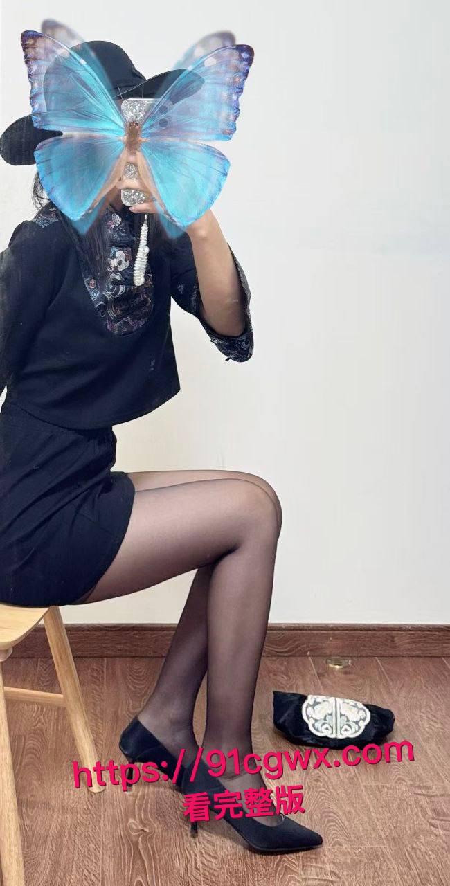 美女给闺蜜分享钓金主秘籍却被闺蜜曝光聊天记录：足交挑逗鸡巴喷汁，狗碗舔食深喉吞精！-11