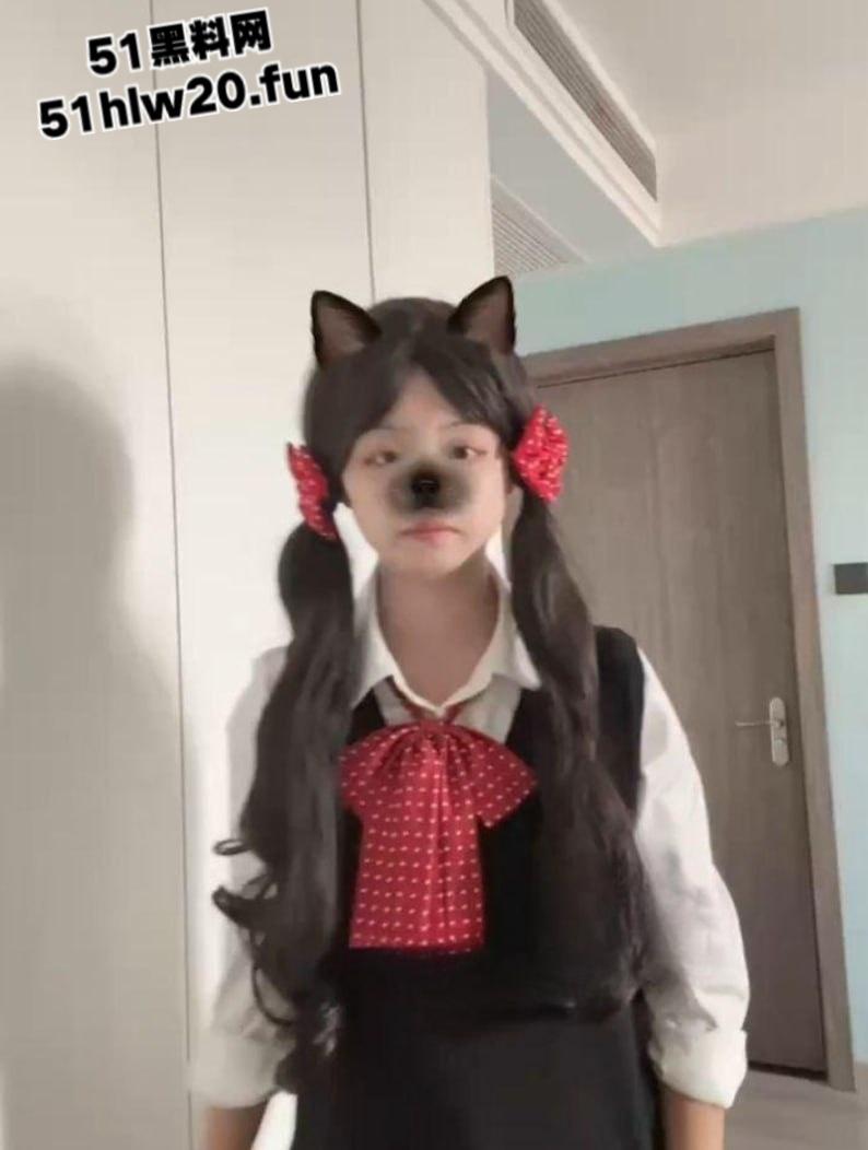 湖南株洲19岁大学生【刘怡婷】反差乖乖女是如何调教成一个淫娃，学生嫩妹中的极度反差！-6