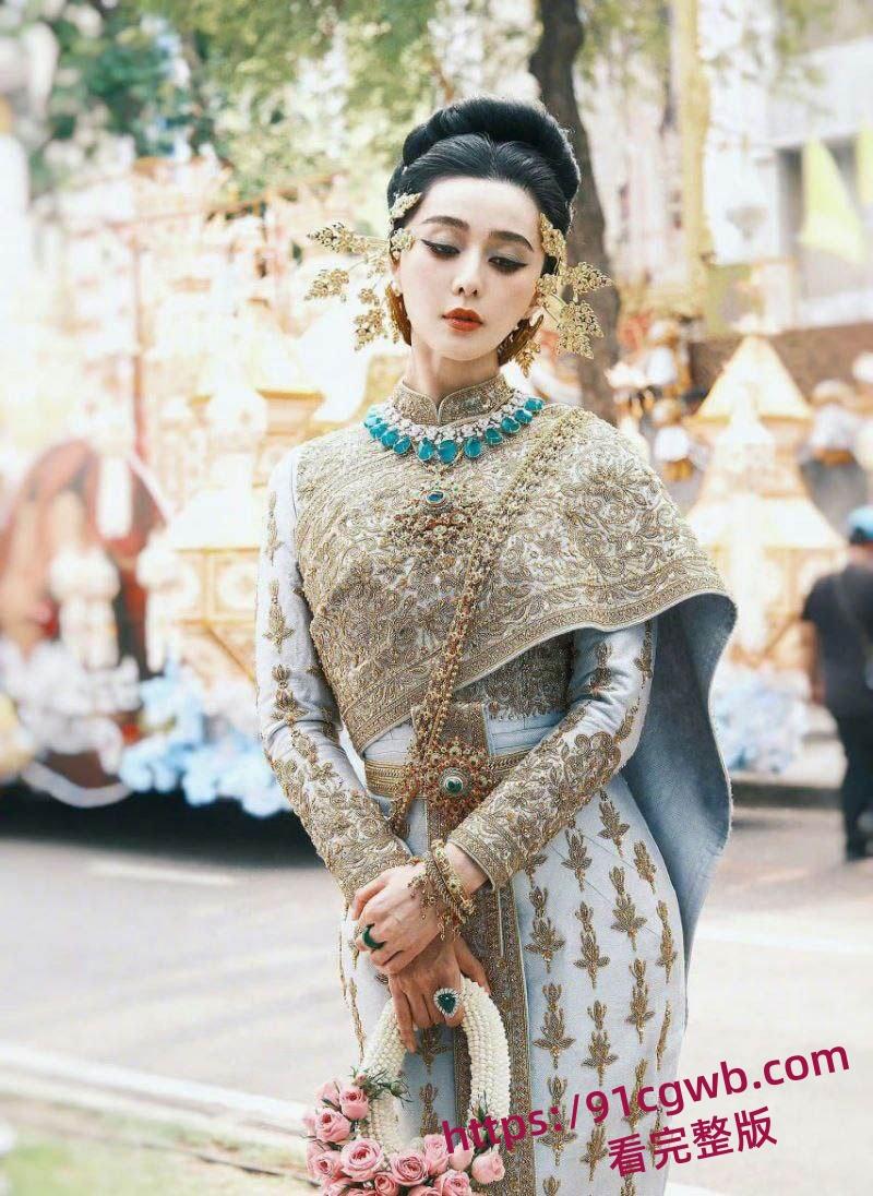 顶流巨星范冰冰现身马来西亚饭局，昔日影后沦落陪唱，独家视频揭秘心酸一刻！-3