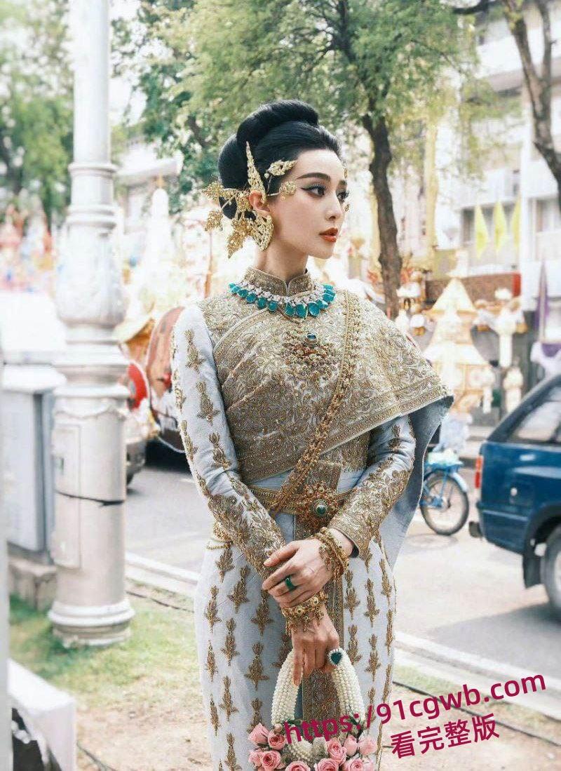 顶流巨星范冰冰现身马来西亚饭局，昔日影后沦落陪唱，独家视频揭秘心酸一刻！-4