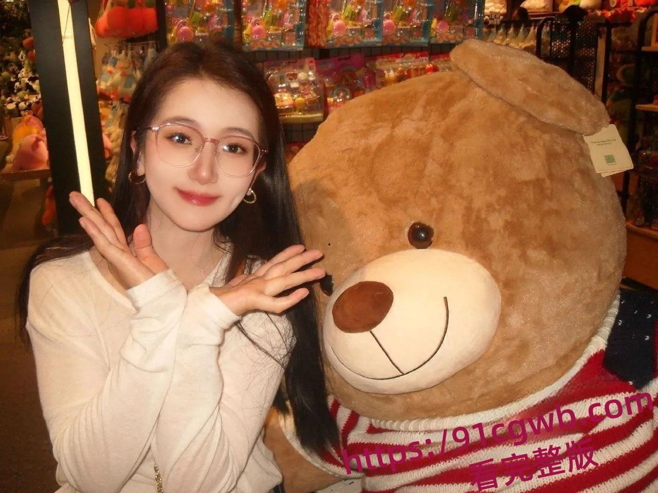 辽宁大学旗袍小母狗徐雪晗给男友足交 肥臀上位疯狂摇摆视频曝光-4