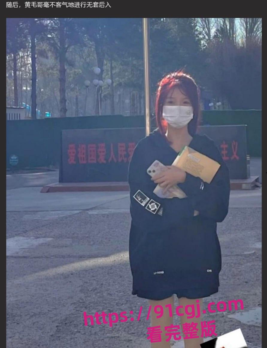 乖巧的新疆大学生妹子和黄毛哥无套疯狂做爱被后入爆操 黄毛妹子的口活非常棒！-4