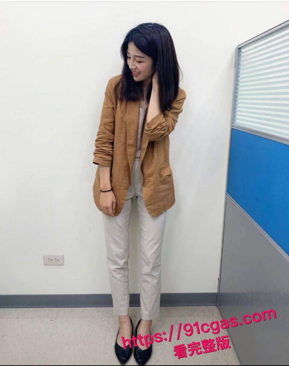 公司人事部喜欢穿职业装的新人被经理潜规则-4