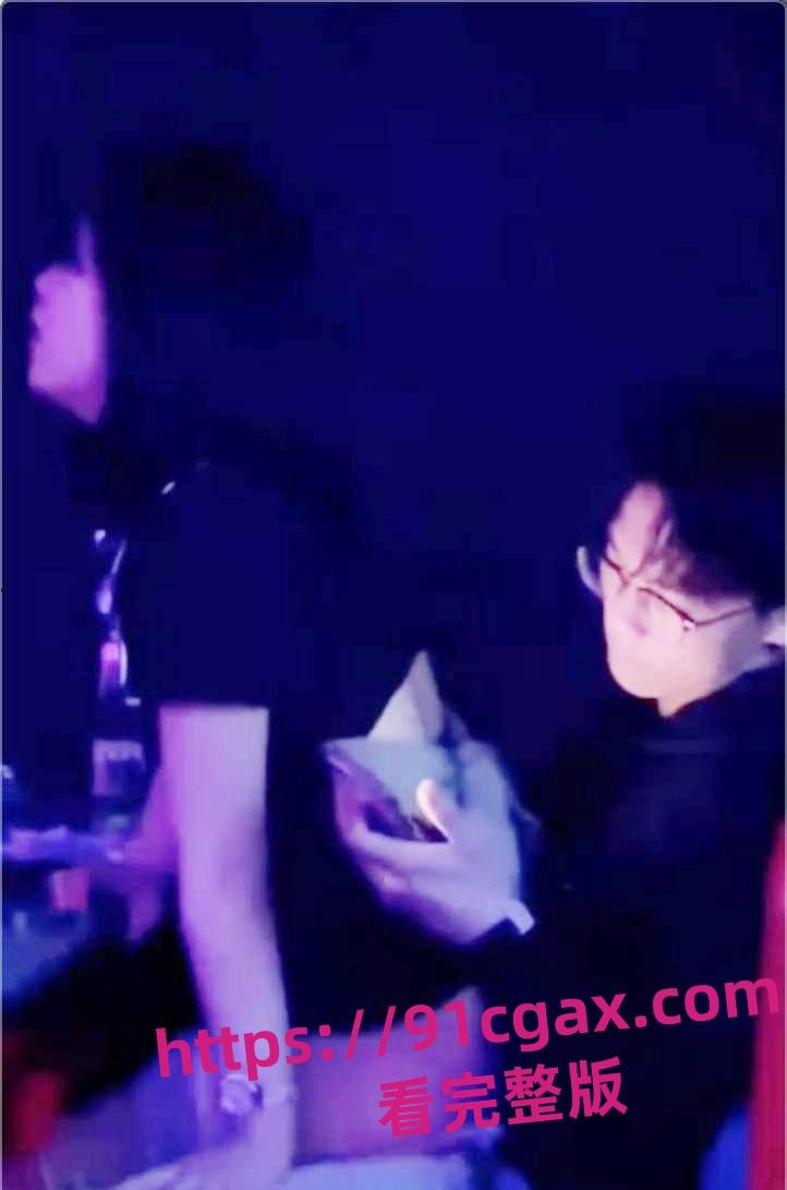 盘锦布车酒吧do瓜 辽油三高 王庸昊 酒吧做爱！监控下两人无惧羞涩-3