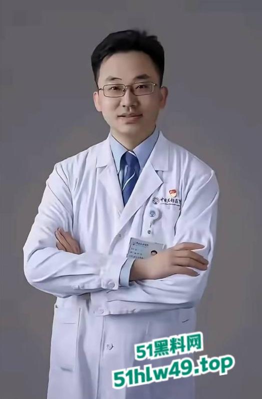 中日友好规培淫医【董袭莹】陪睡多人骚迹斑斑，勾搭主刀大夫肖飞手术室发泼调情让病人晾在手术台。-8