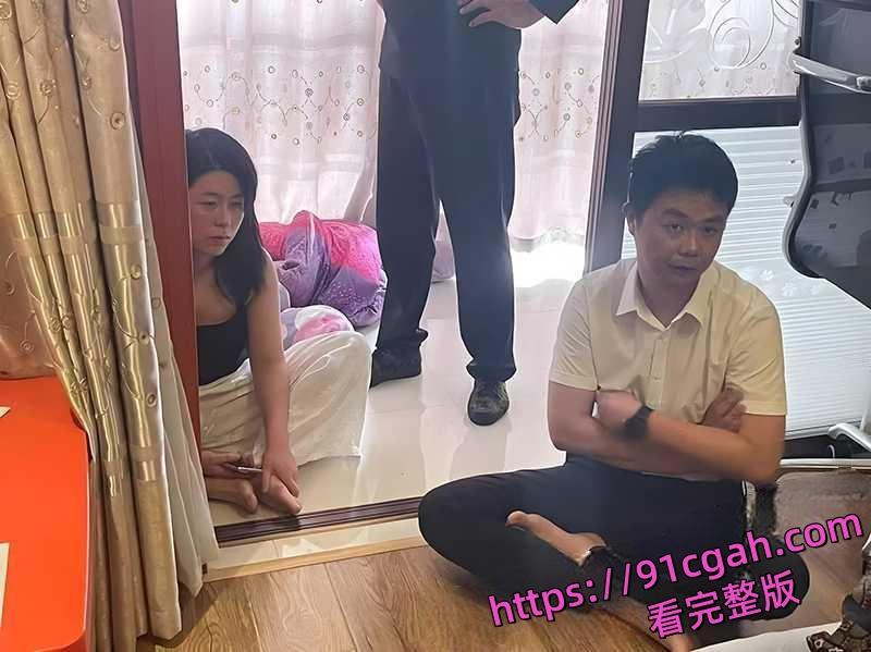 澉浦镇副镇长金明飞偷情文艺协会副主席苏小乔 被妻子和其家人捉奸在床-4