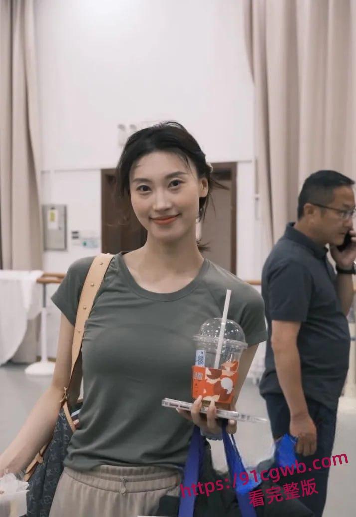 中国东方演艺集团舞蹈演员私密性爱视频，尺度大开附生活照-2