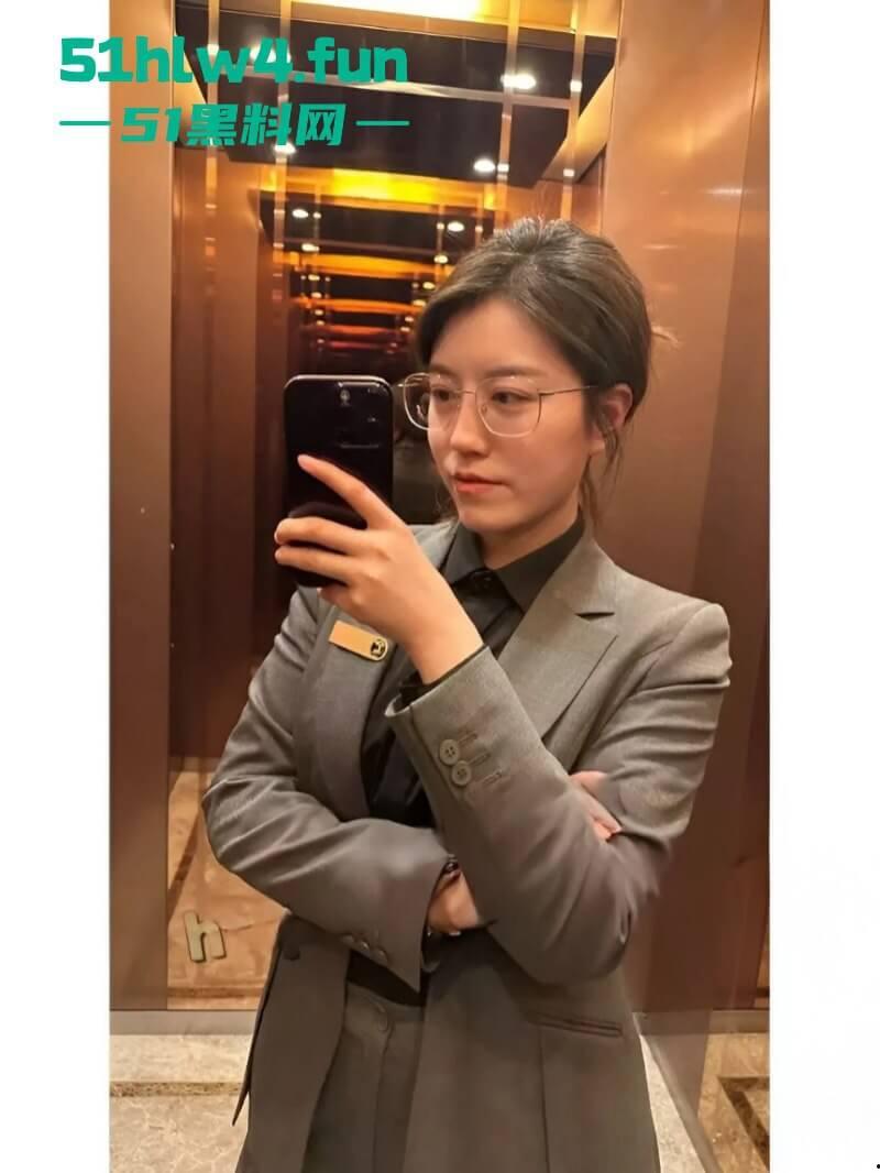 南通金牌售楼小姐【郭智玲】三天卖4套房背后的秘密！看房就发裸照买房就送逼，只要钱到位3P内射任意玩。-1