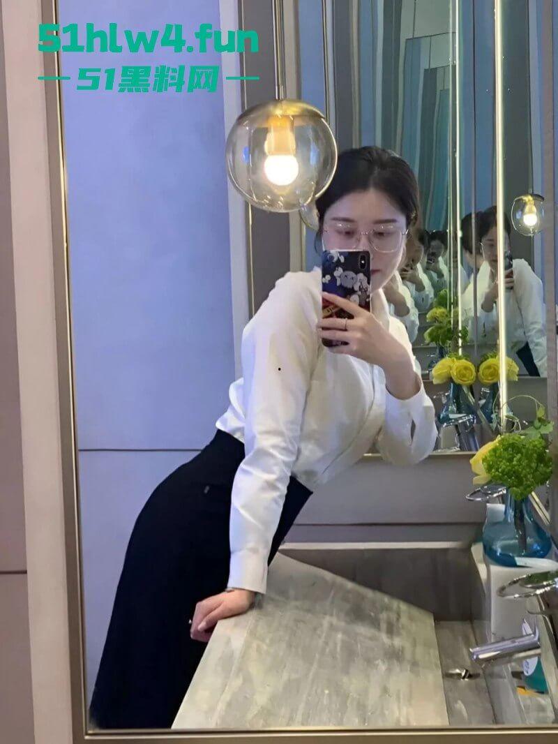 南通金牌售楼小姐【郭智玲】三天卖4套房背后的秘密！看房就发裸照买房就送逼，只要钱到位3P内射任意玩。-8