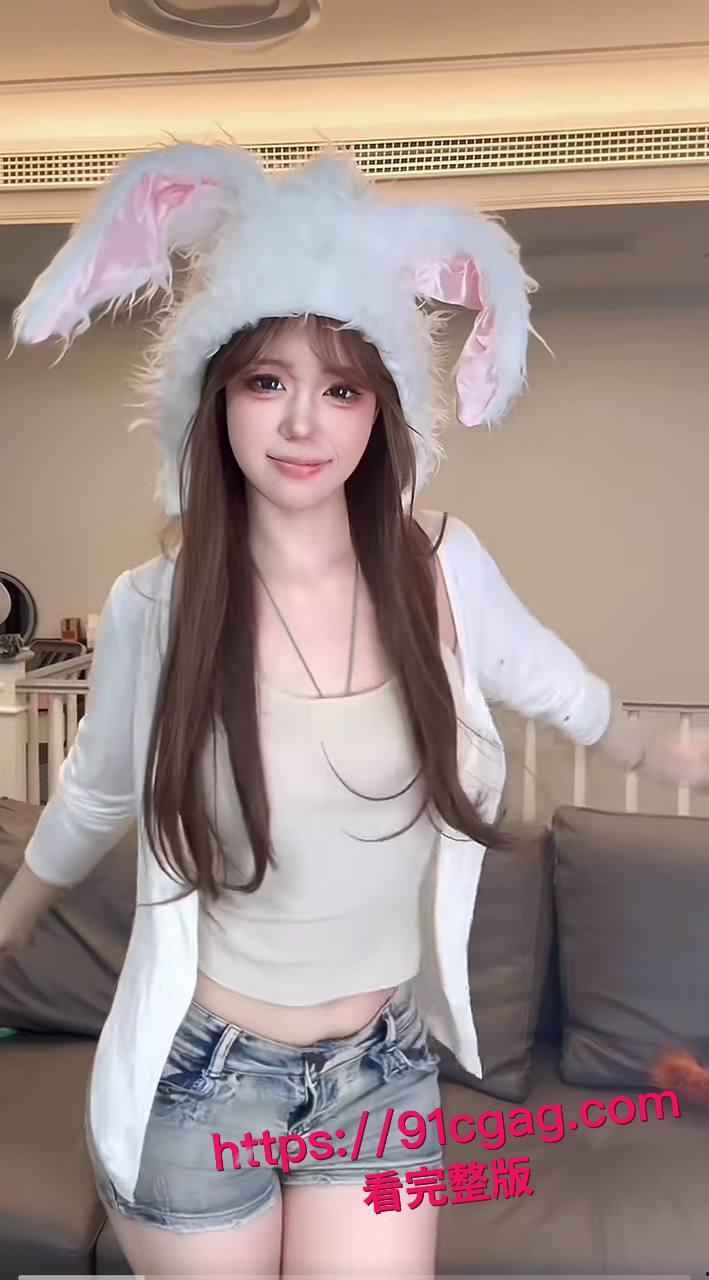 抖音220万粉丝甜美妹子九毛不帅，原来私下是脚踏多船的浪货，乱搞性伴侣传染HPV，大鸡巴深喉视频全泄露，淫乱生活让人看傻眼！-7