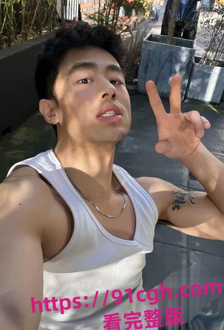 肌肉猛男大奶狗『潘玮黑』私拍泄密！被金主调教展示菊花！-5