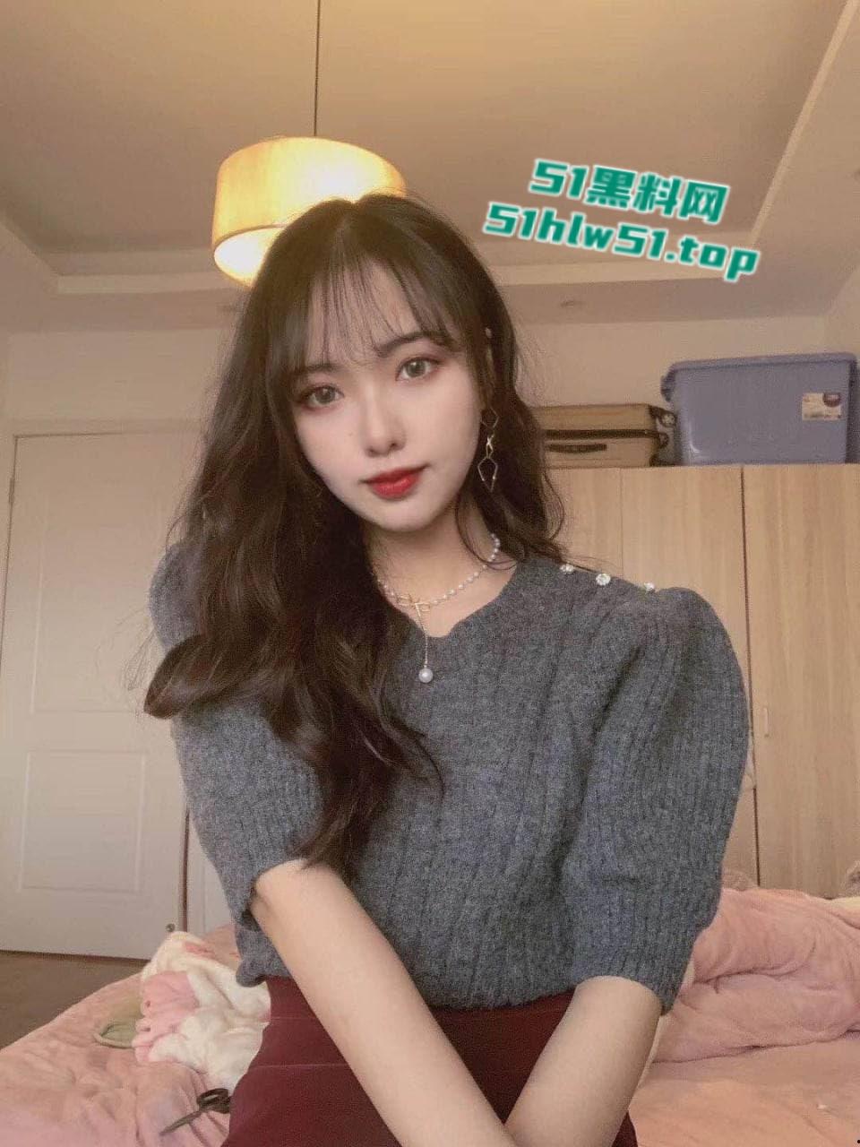 东北长春吉林大学【李婷】眼镜直男偷情啪啪，在镜子前边干边拍视频惨遭渣男曝光流出！-10