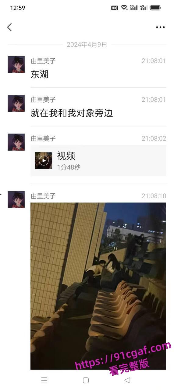 某学校小情侣在操场观众席上实在是憋不住直接搞上了，主打一个刺激！-3