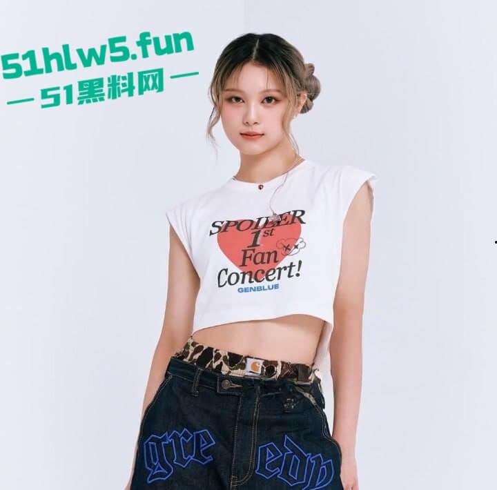 韩国新晋女团幻蓝小熊成员【媛媛】演唱会露奶事件，现场粉丝拍摄完整版视频流出。-7