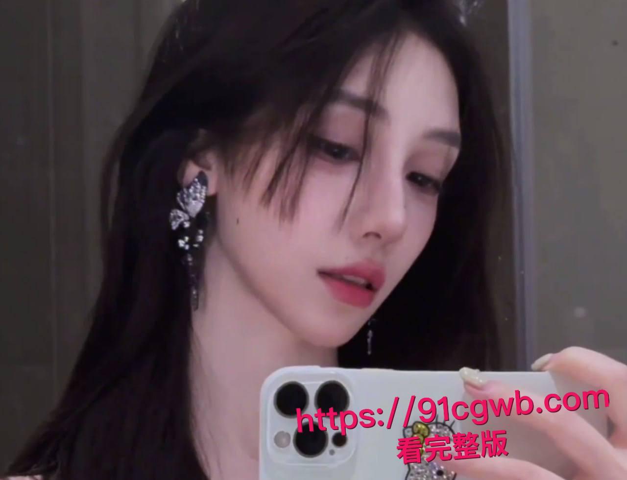 独家爆料！珠海斗门区李嘉颖反差婊属性全开，男友家中激情口交操逼内射，高潮淫叫浪到骨子里！-3